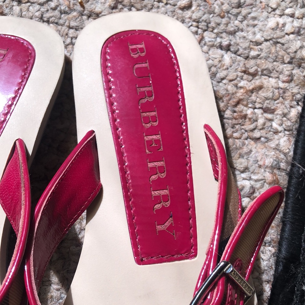 Burberry Pink Patent Leather and Beige Check Thong Sandals - Picture 2 of 7